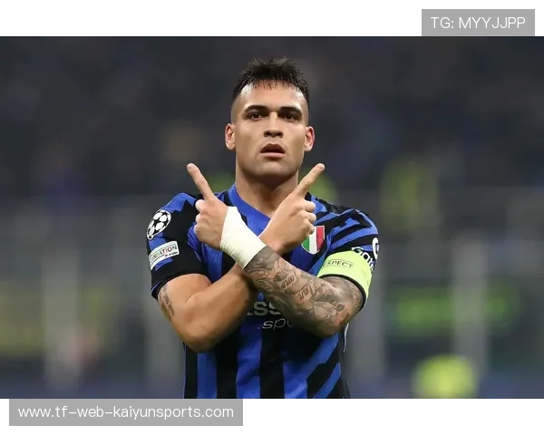 劳塔罗禁区内力压对手完成侧身凌空抽射，国际米兰2比0完胜克雷莫内塞